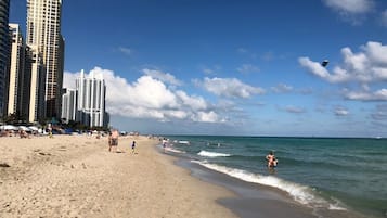 Camastros y toallas de playa