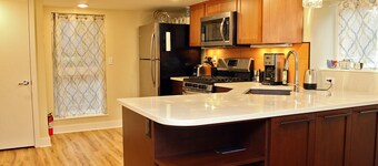 Large Alberta Arts Studio with Full Kitchen!