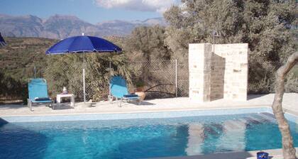Villa totalmente equipada con piscina y vistas al mar y 360 °