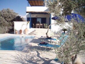 Pool - villa fully equipped with swimming pool and sea view and 360 °  (kamilari)