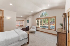 3 camere, una scrivania, ferro/asse da stiro, Wi-Fi gratuito