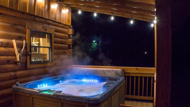 A hot tub on a wooden deck with a view of the night sky. - True Log Cabin 3/2 Fiber OPTICS, Trout-Stocked Creek, Hot Tub ! (Deep Gap)