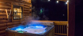 True Log Cabin 3/2 Fiber OPTICS, Trout-Stocked Creek, Hot Tub !