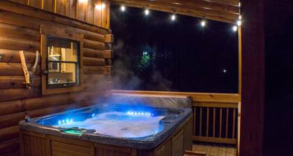 True Log Cabin 3/2 Fiber OPTICS, Trout-Stocked Creek, Hot Tub !