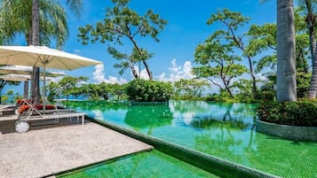 Alberca infinita y alberca en la azotea