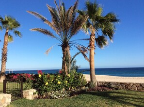 Am Strand, Liegestühle, Strandtücher
