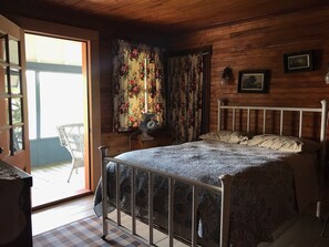 6 bedrooms, travel cot, bed sheets