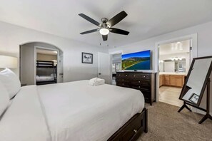 6 slaapkamers, een strijkplank/strijkijzer, reisbedje, gratis wifi