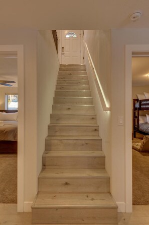 Interior - Private Hot Tub, Nice Modern Remodeled, Pool Table, 12 Guests+Kids, 13 Beds, Pet Friendly (South Lake Tahoe)