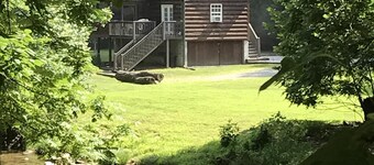 Rushing Trout Stocked Creek in backyard. FIBER OPTICS WIFI Hot Tub!