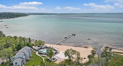 ⛳ Fairway View Retreat @ Grand Traverse Resort | 2 Suites + Golf Deck + Champagne Welcome ➠ 5166