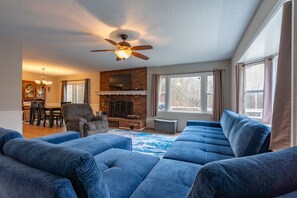 TV, fireplace