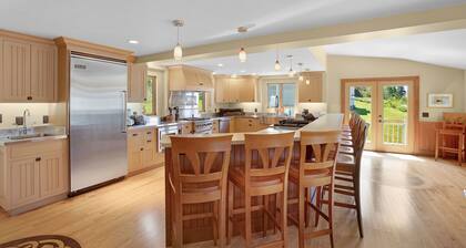 Spacious, Newly Remodeled House With Chef Kitchen On The Ocean