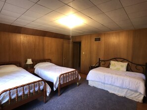 4 bedrooms, free WiFi, bed sheets