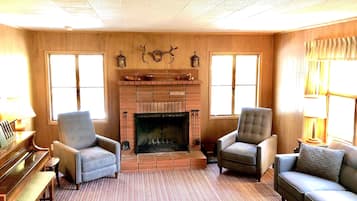 Smart TV, fireplace, DVD player, table tennis