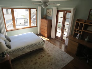 3 habitaciones, tabla de planchar con plancha, wifi y ropa de cama