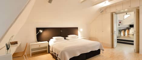 3 室のベッドルーム、アイロン / アイロン台、WiFi、ベッドシーツ