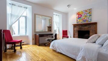 4 bedrooms, desk, free WiFi, bed sheets