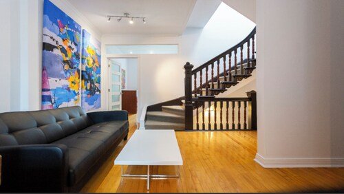 Large Downtown Townhouse on 2 Levels - Sleeps 6 ⭐⭐⭐⭐⭐ - 1 month or more stays