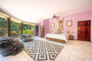 7 chambres, coffres-forts dans les chambres, bureau, Wi-Fi gratuit