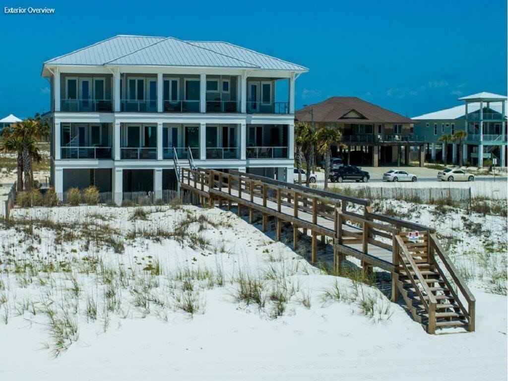 NEW LUXURY GULFFRONT Designer's home, POOL, Sleeps 24, Boardwalk, AMAZING views!