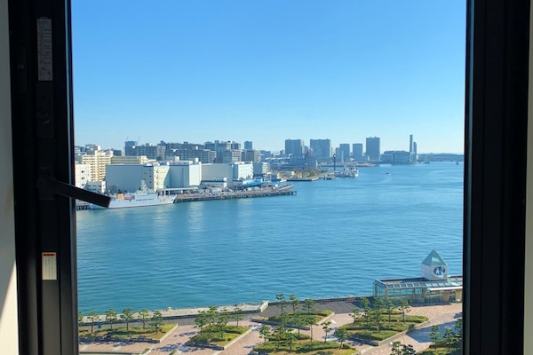 High floor ocean view Hollywood Twin room | Beach/ocean view