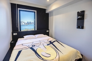 High floor ocean view Hollywood Twin room | Down comforters, iron/ironing board, free WiFi, bed sheets