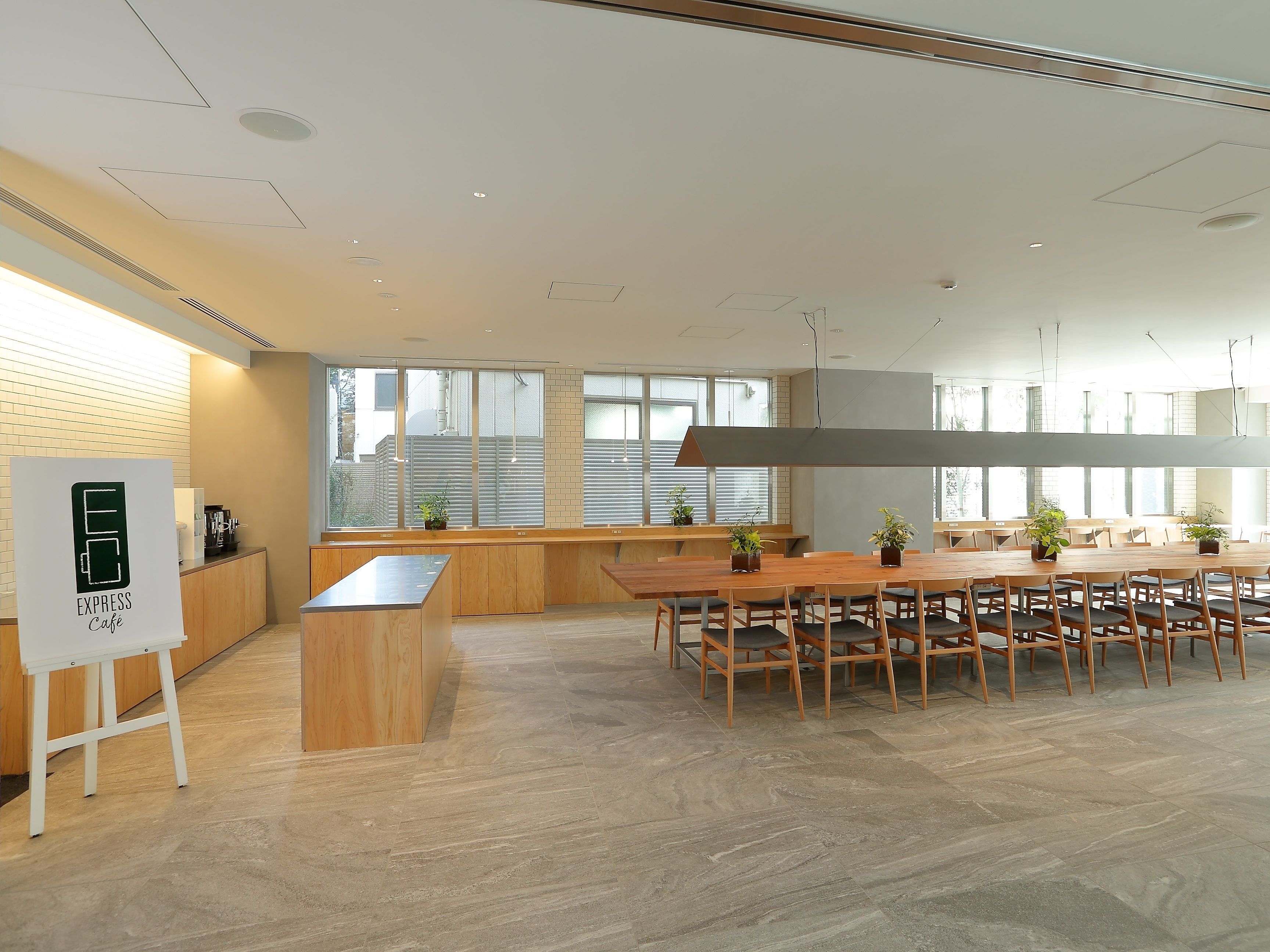 Daily buffet breakfast (JPY 1500 per person)