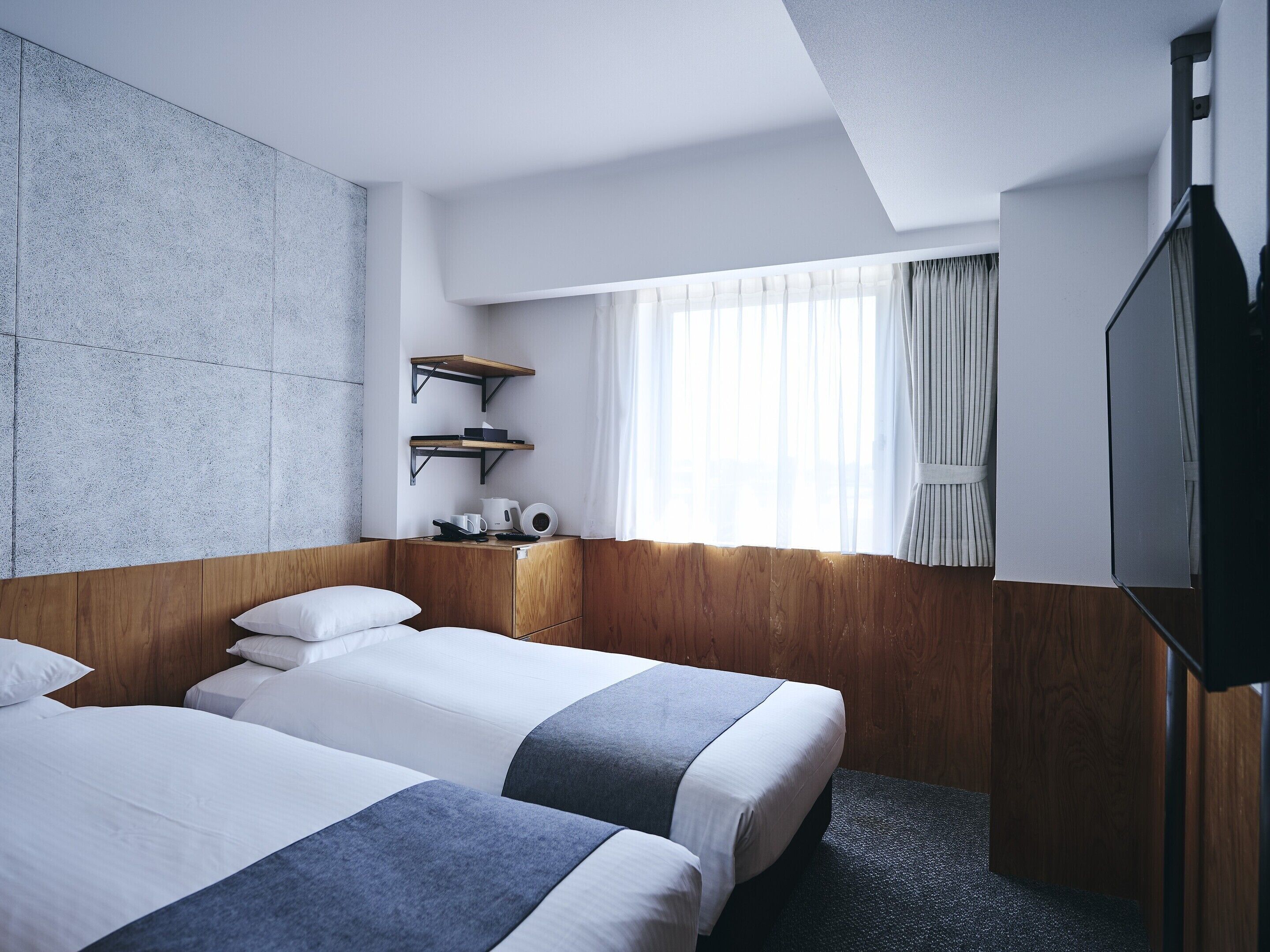 In-room safe, blackout curtains, soundproofing