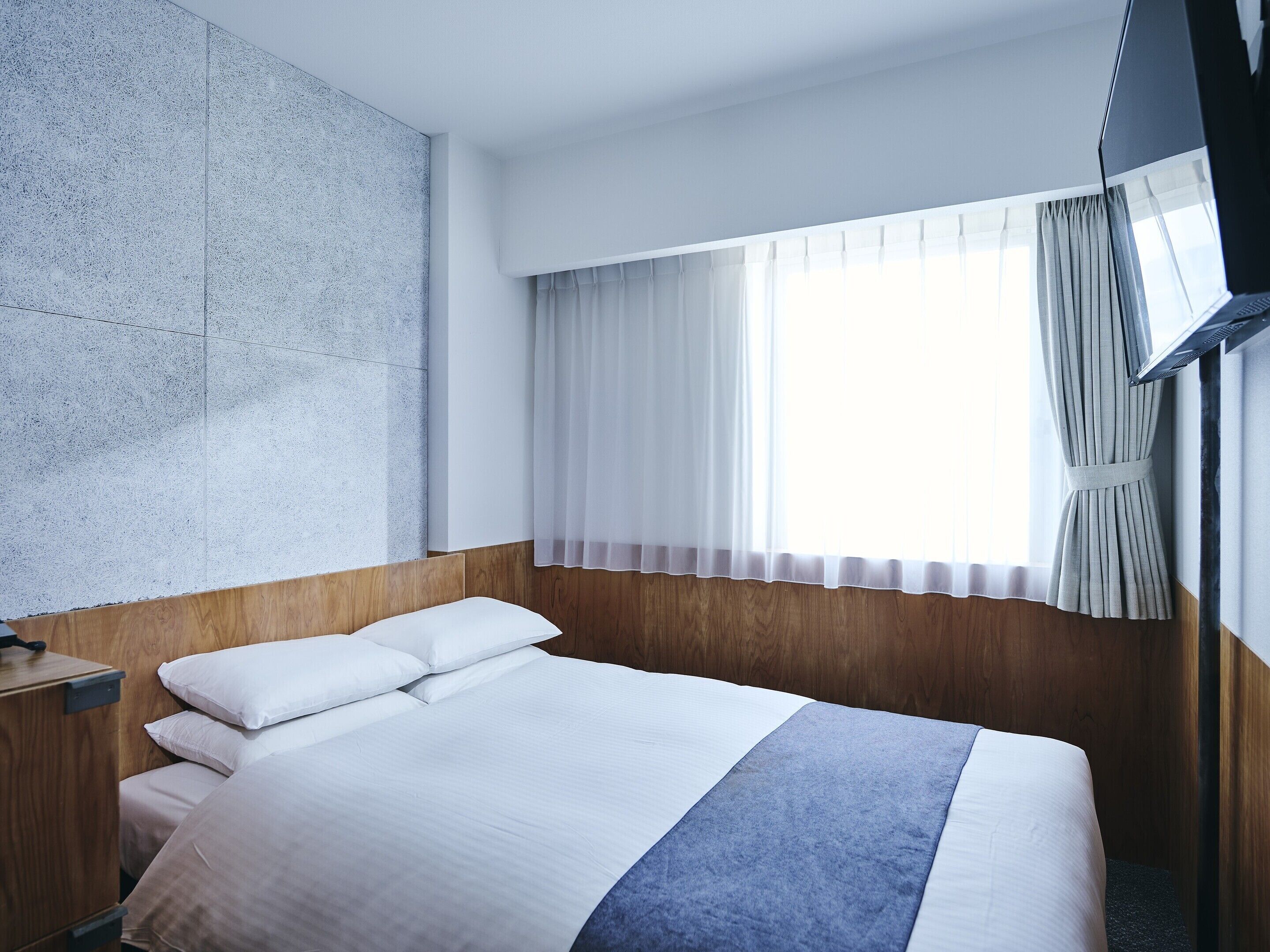 In-room safe, blackout curtains, soundproofing