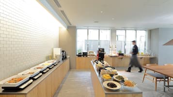 朝食 (ビュッフェ)、毎日提供 (1 名様 1500 JPY)