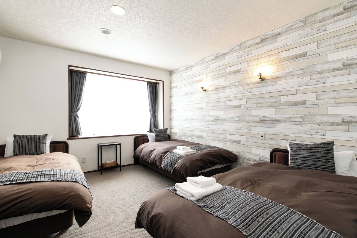 Down duvets, desk, blackout curtains, soundproofing