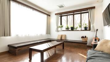 TV màn hình phẳng 32-inch có truyền hình kỹ thuật số, TV