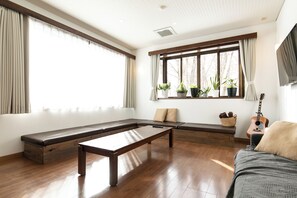 Télévision à écran plat de 32 pouces avec chaînes numériques, télévision