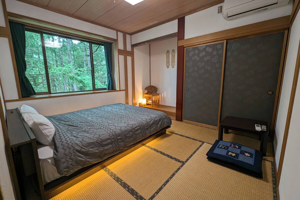 Down duvets, desk, blackout curtains, soundproofing