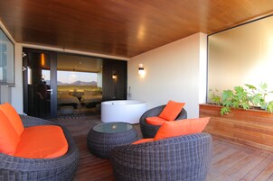 Royal Terrace A | 露台