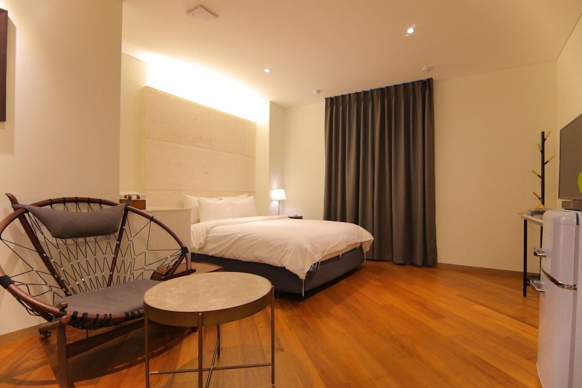 Ropa de cama de alta calidad, edredones de plumas, cortinas opacas