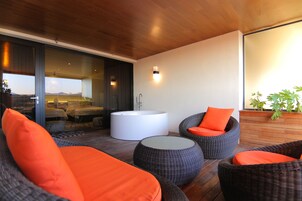 Royal Terrace A | 露台