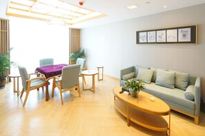 2 Restaurants, Frühstück, Mittagessen, Abendessen, internationale Küche