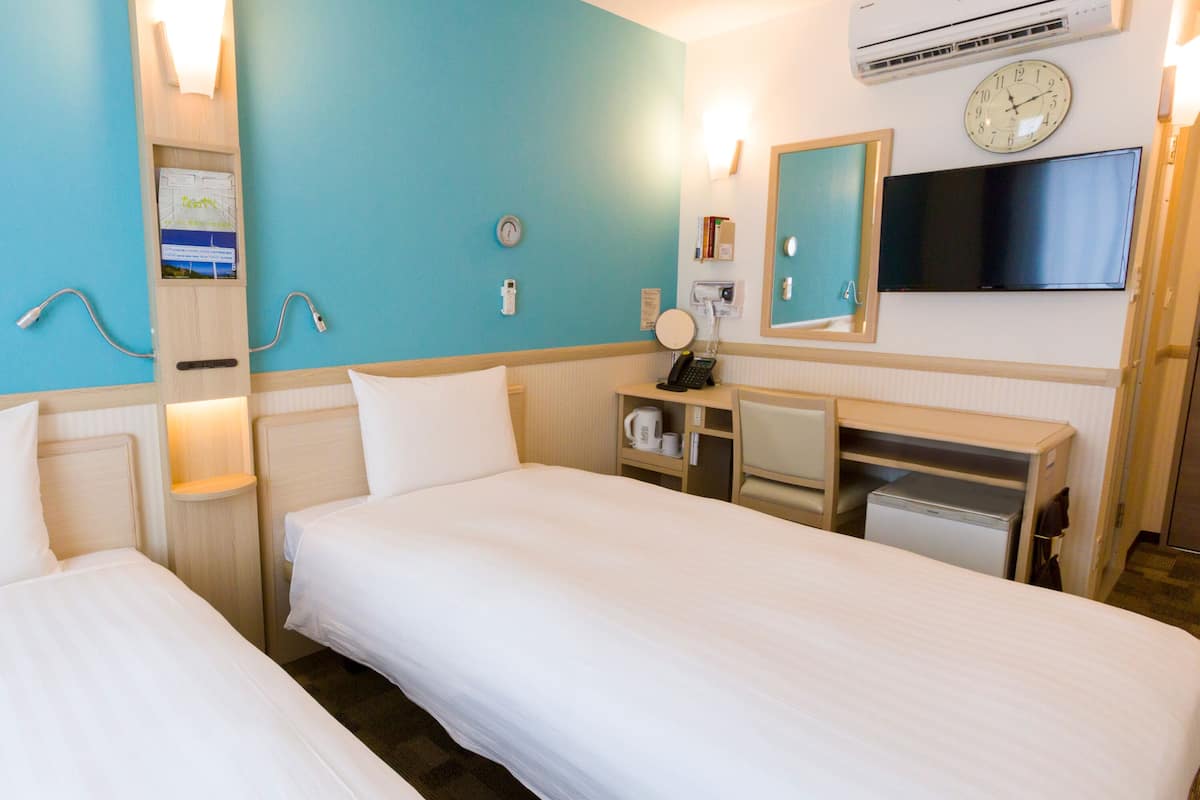 1 bedroom, desk, free wifi, bed sheets