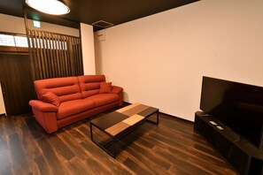 Private Vacation Home | Living room