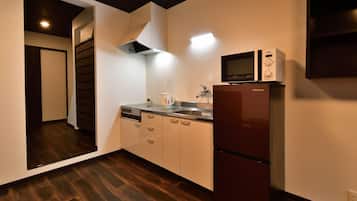 Private Vacation Home | Private kitchenette | Fridge, microwave, stovetop, cookware/dishes/utensils