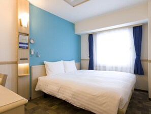 Desk, WiFi, bed sheets, wheelchair access