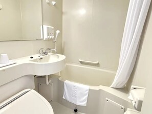 Combined shower/tub, deep soaking tub, free toiletries, hair dryer - Toyoko Inn Toyota-shi Ekimae (Toyota)