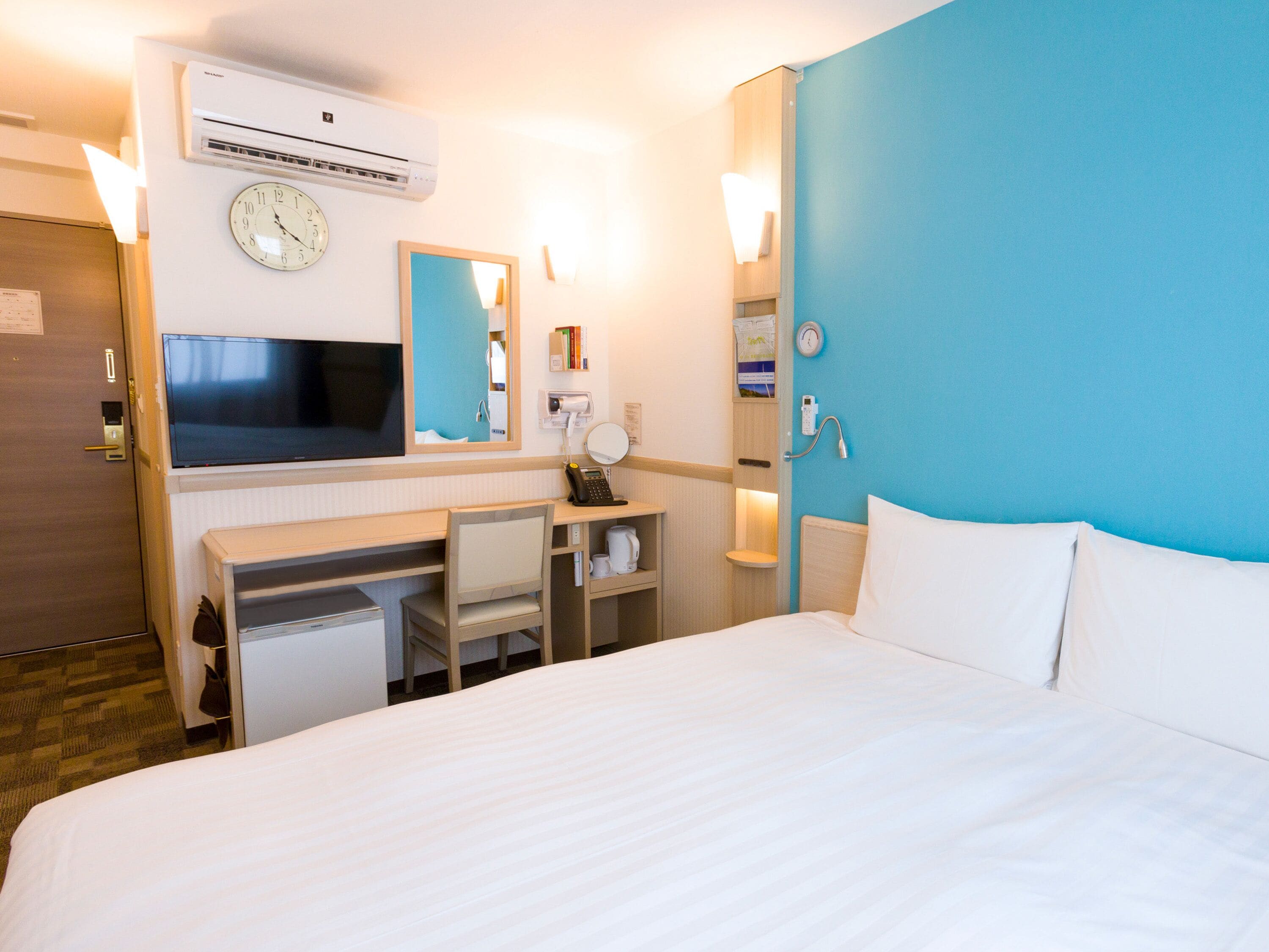 desk, free wired internet, bed sheets