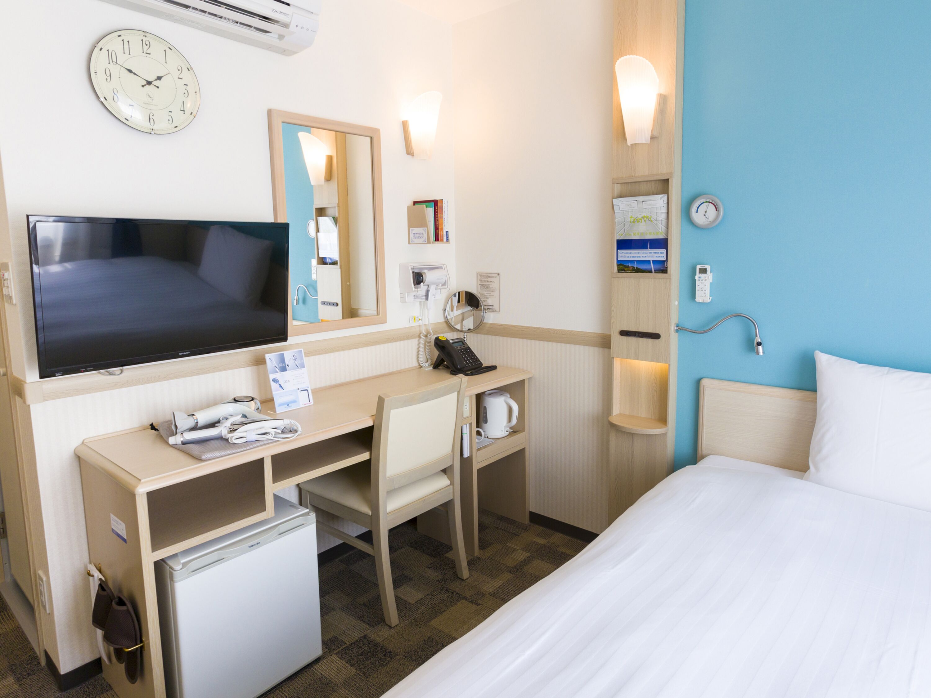 premium single room, non smoking | desk, laptop workspace, blackout curtains, iron/ironing board