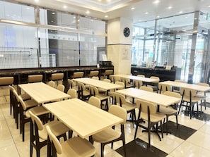 Lobby - Toyoko Inn Shinjuku Gyoemmae Station (Tokyo)