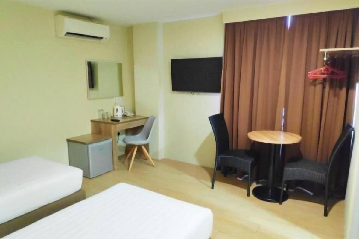 In-room safe, desk, soundproofing, iron/ironing board