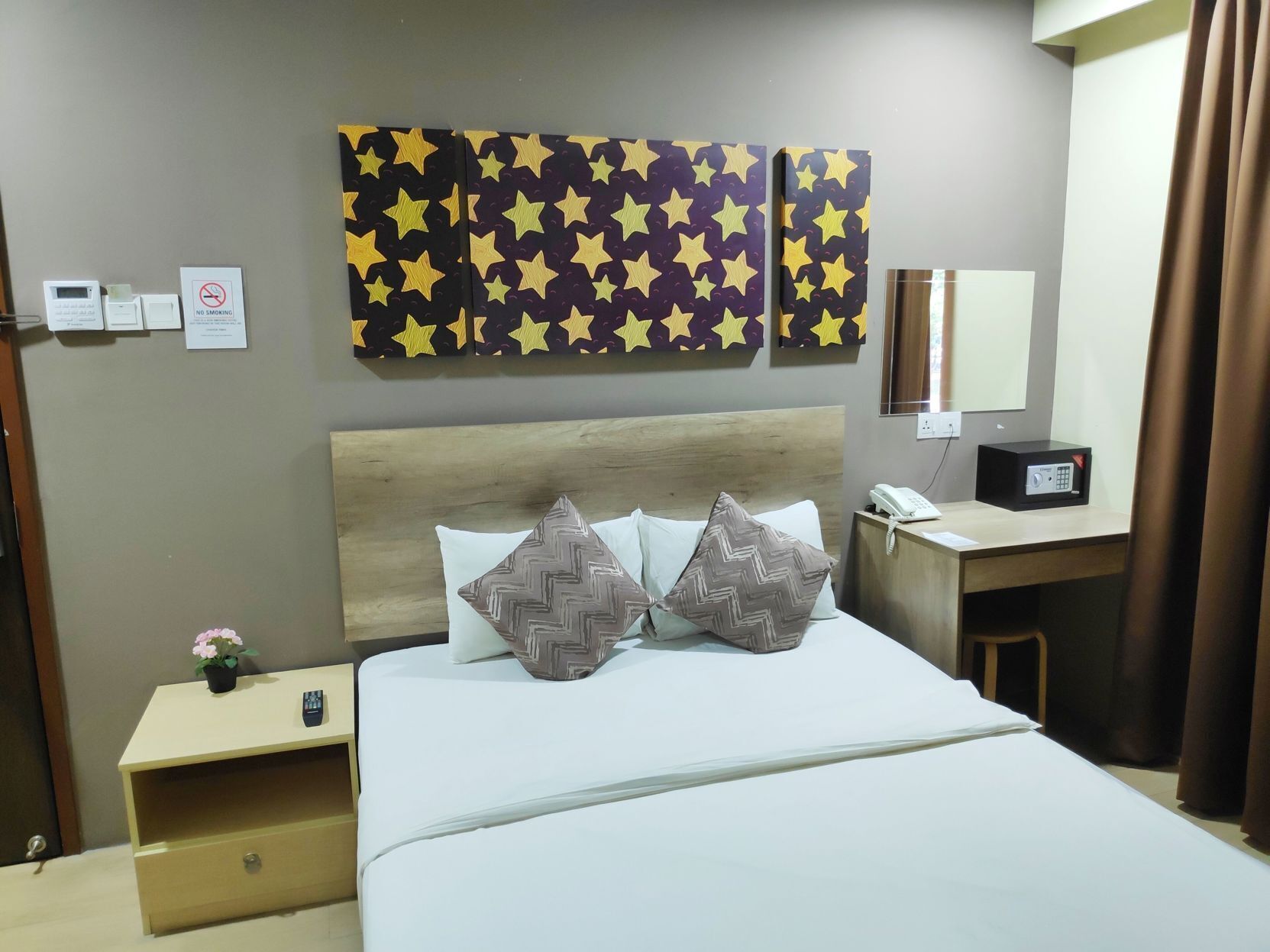 In-room safe, desk, soundproofing, iron/ironing board
