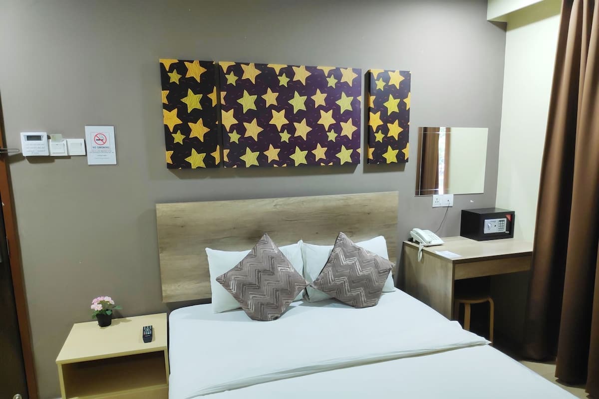 In-room safe, desk, soundproofing, iron/ironing board